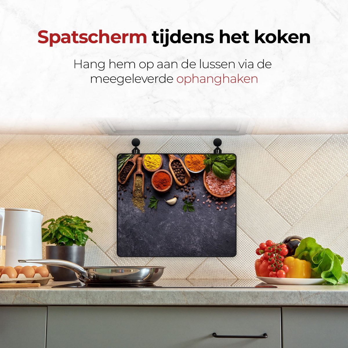 Spatscherm beschermer kruiden en specerijen aan de muur tijdens het koken