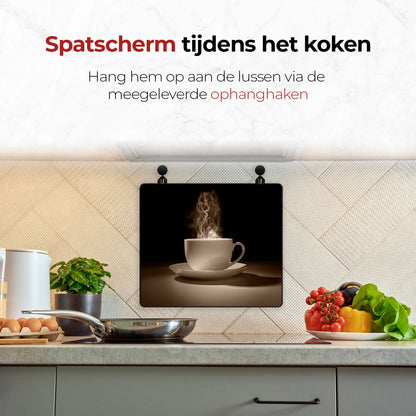Spatscherm beschermer koffie aan de muur tijdens het koken 