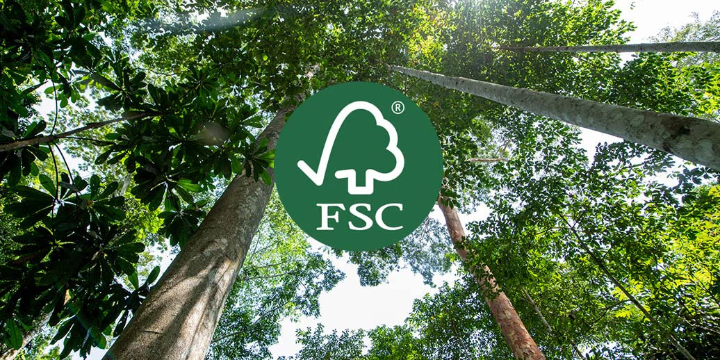 FSC Logo met bomen op de achtergrond